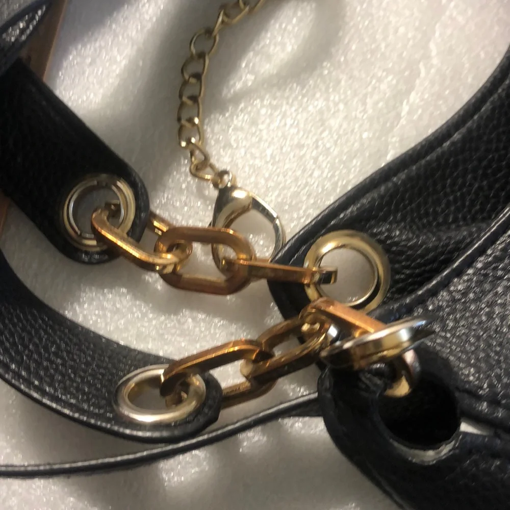 Michael Korea black purse. - Picture 14 of 16